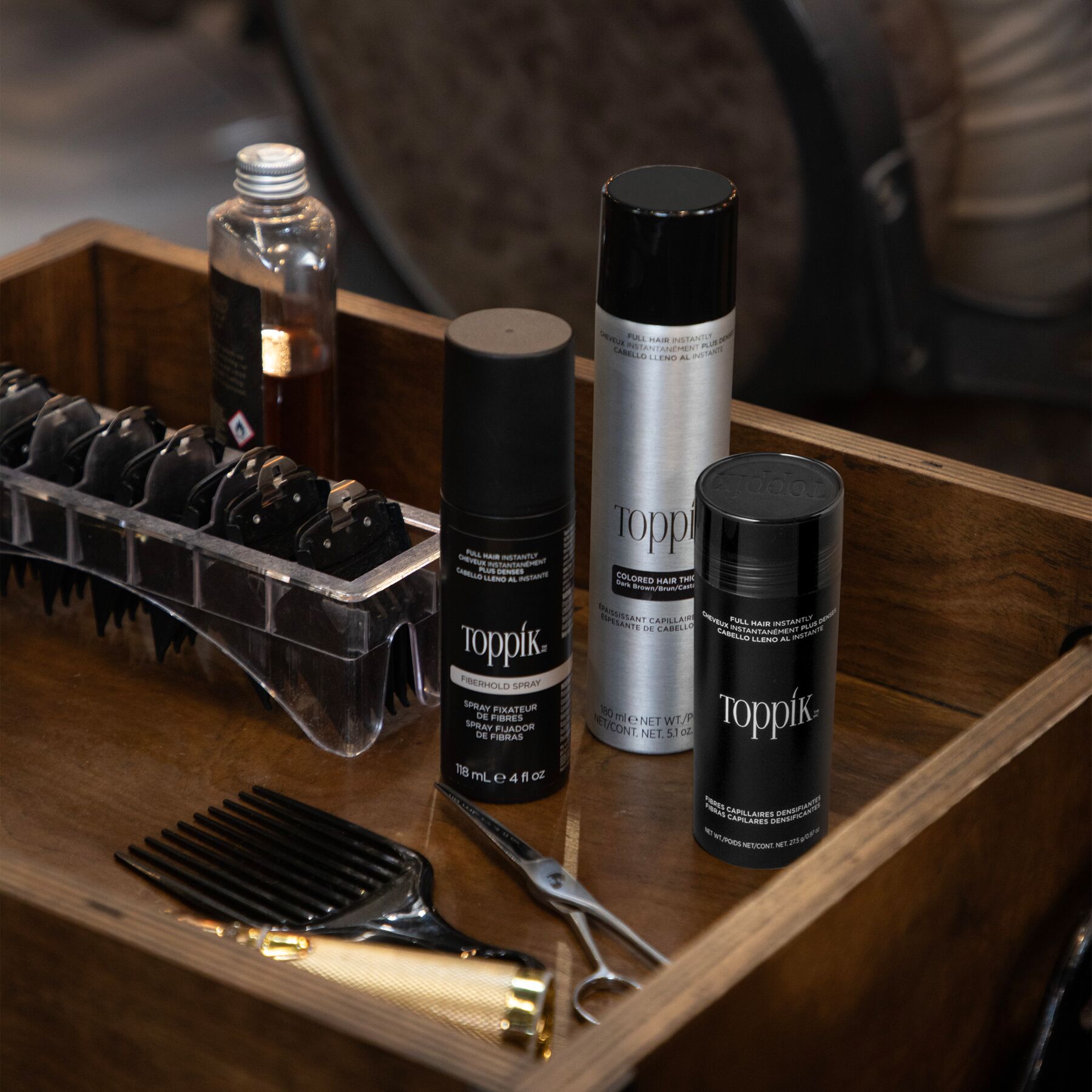 produkty Toppik Polska na stole fryzjerskim